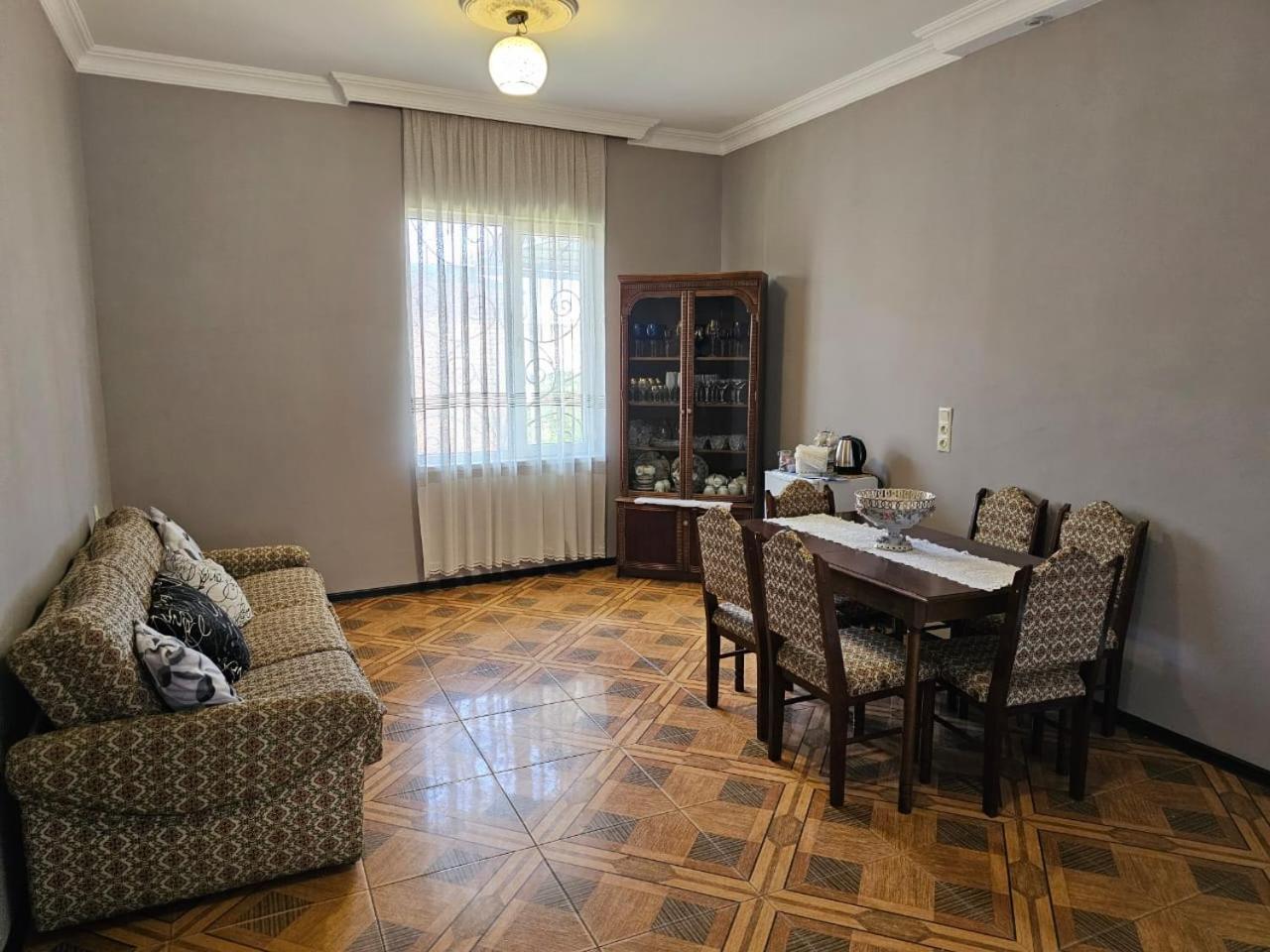 Guest House Amo 쿠타이시 외부 사진
