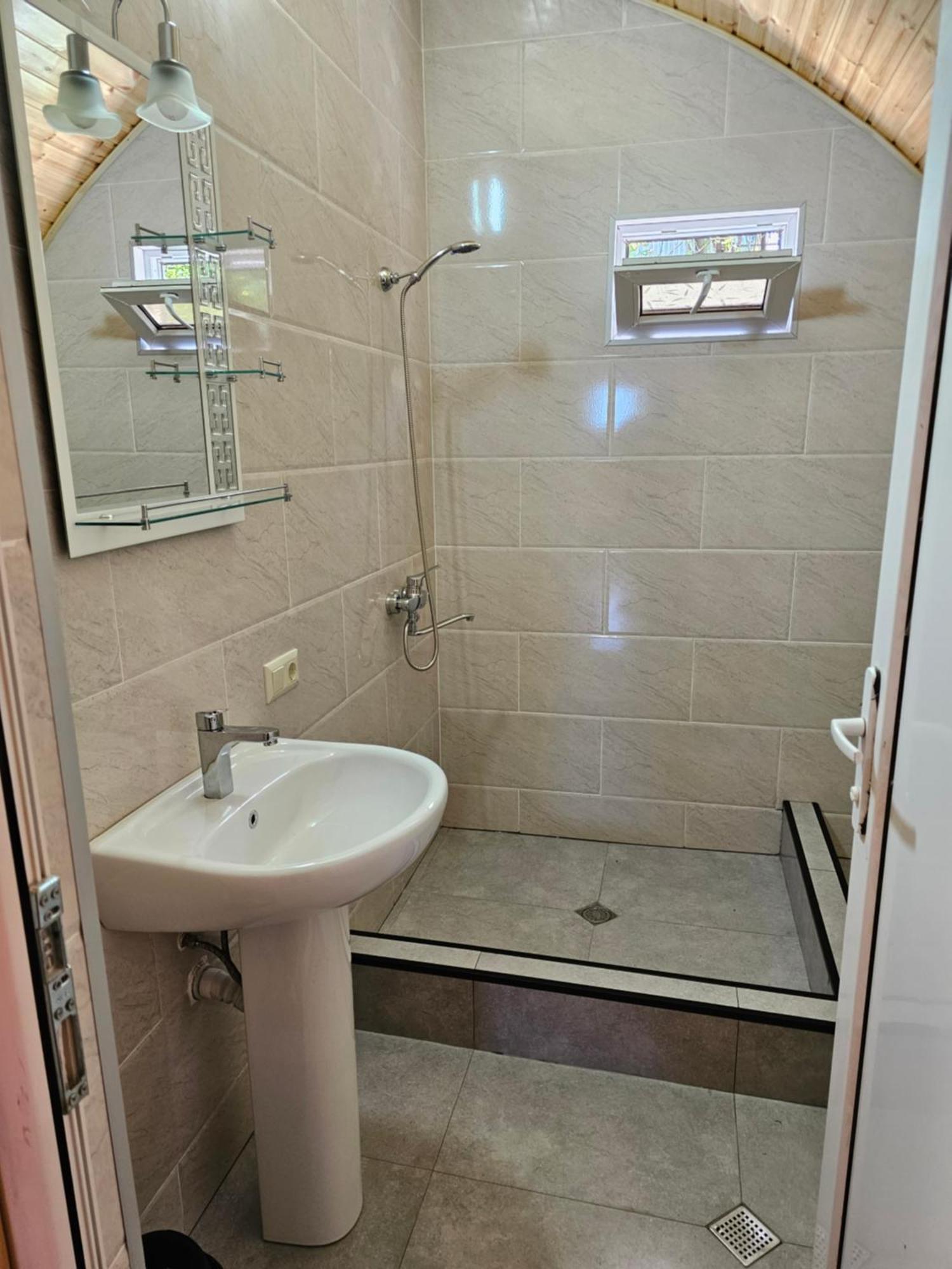 Guest House Amo 쿠타이시 외부 사진