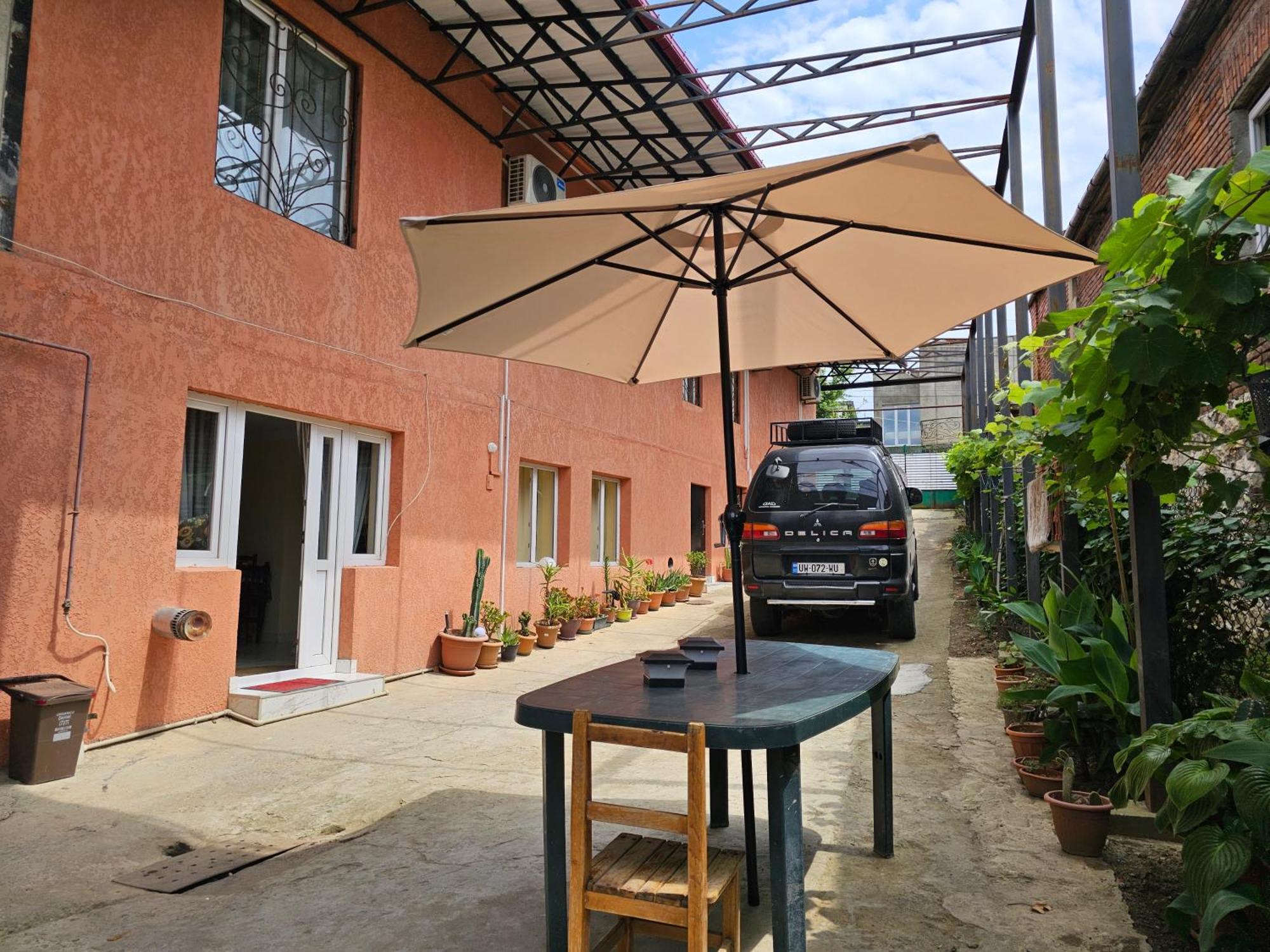 Guest House Amo 쿠타이시 외부 사진