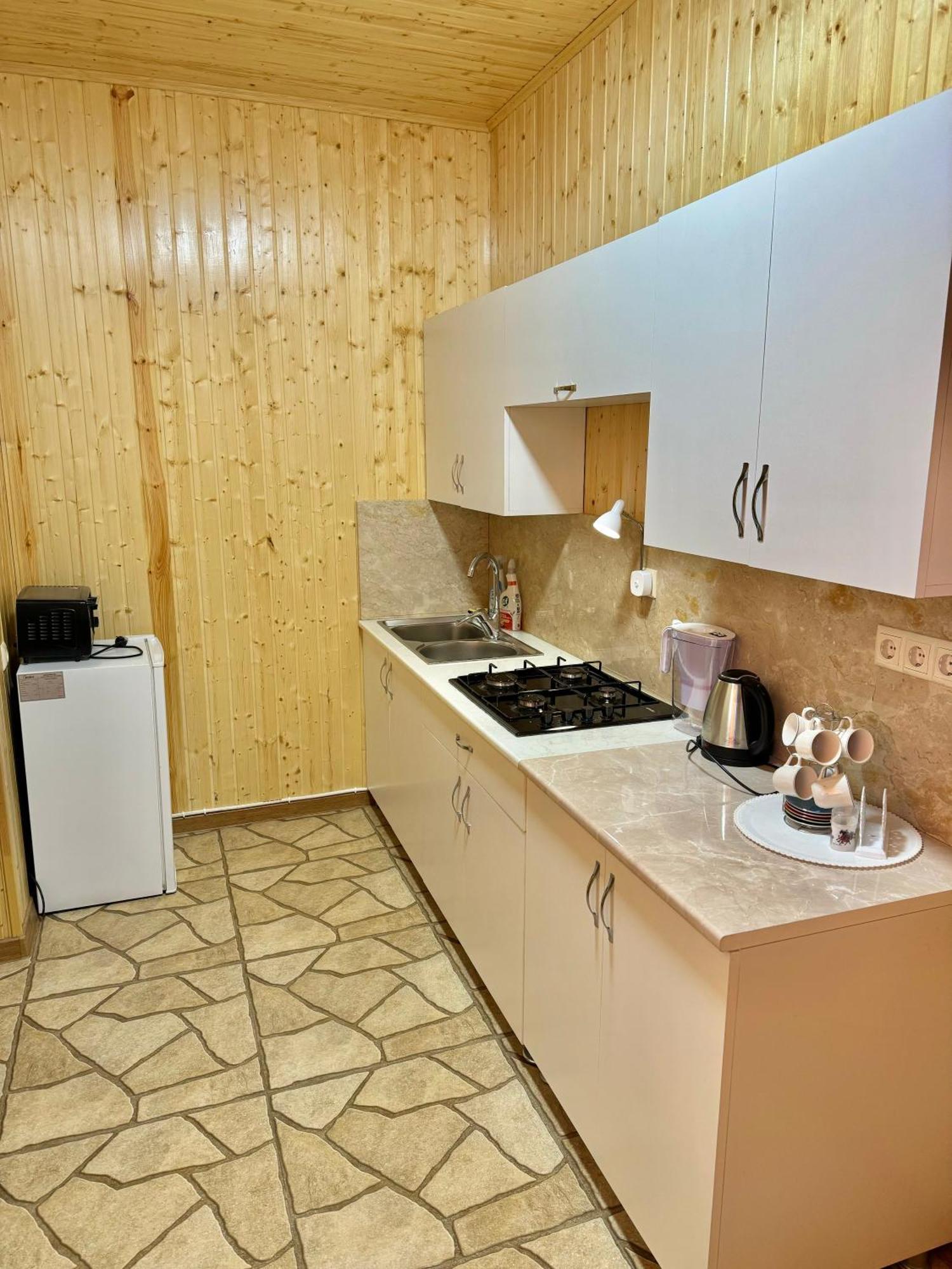 Guest House Amo 쿠타이시 외부 사진